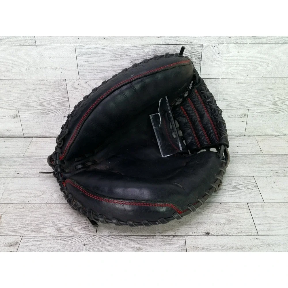 Under Armour Youth Catchers Mitt RHT UACM-100A Black Red Stitch Baseball Glove
